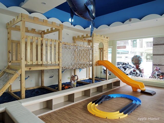 童遊食堂＠海洋風格漂亮沙坑 安全的室內親子遊戲區 自助式簡易沙拉吧 平價消費不收服務費
