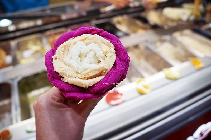 【台中大雅】布達佩斯冰淇淋專門店 - 每日現做當季新鮮水果冰淇淋.將台灣水果加進來.遠從歐洲取經.漂亮的水果玫瑰花冰淇淋綻放