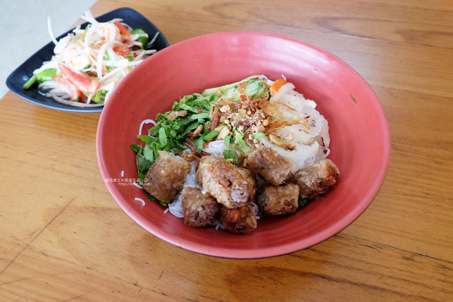 華珍越式料理-炎熱天氣就想來吃開胃的越南小吃.每日還有限定菜色.三信銀行對面