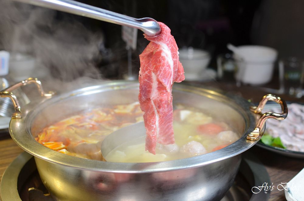 最牛溫體牛肉火鍋，每天金門、台南直送的溫體牛，真的肉質好到沒話說