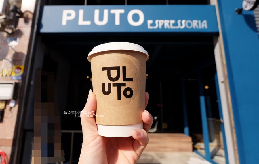 Pluto Espressoria-咖啡館新打卡點.迷人的藍色系雙店面及店長小寶
