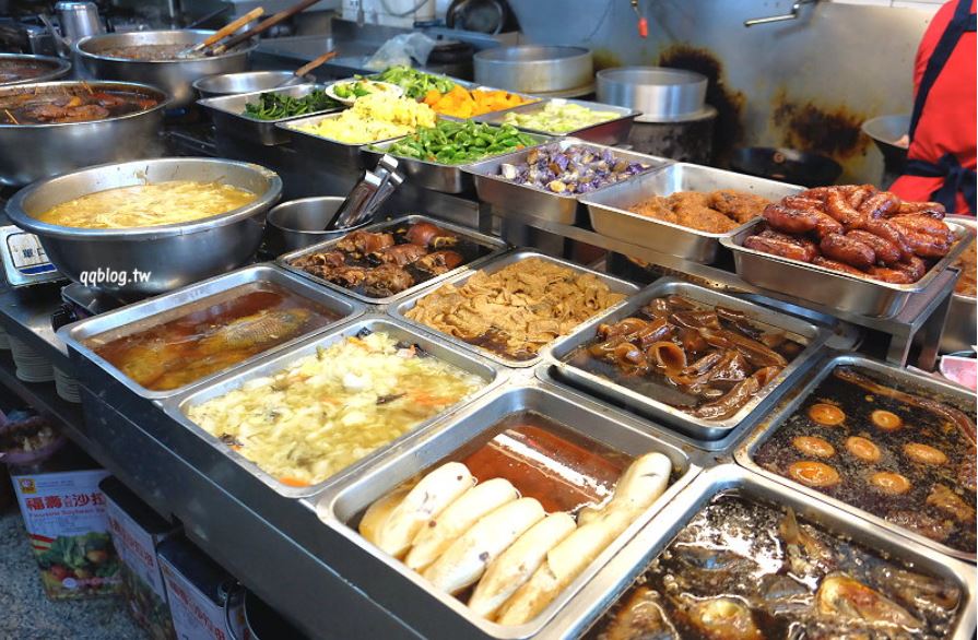台中西屯︱台南蘇虱目魚．平價又美味的銅板美食，小菜選擇性多，點滿一桌也不傷荷包