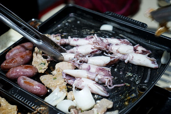 澎湖吃到飽餐廳│一品無煙燒烤380牡蠣海鮮肉品吃到飽，澎湖BBQ市區也有