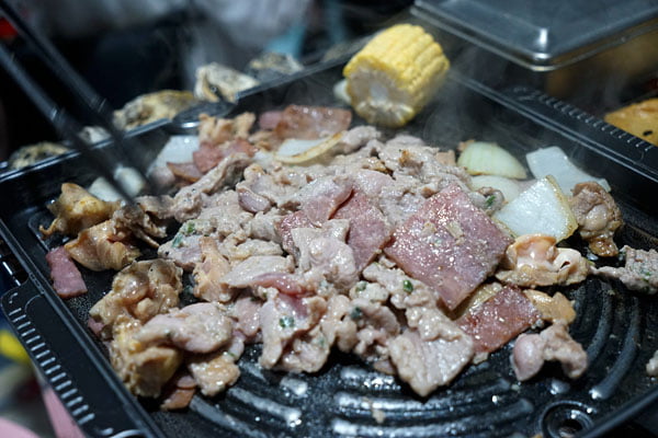 澎湖吃到飽餐廳│一品無煙燒烤380牡蠣海鮮肉品吃到飽，澎湖BBQ市區也有