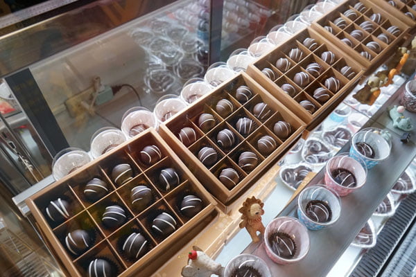 澎湖巧克力│澎湖不倒翁貝殼巧克力就在中央老街