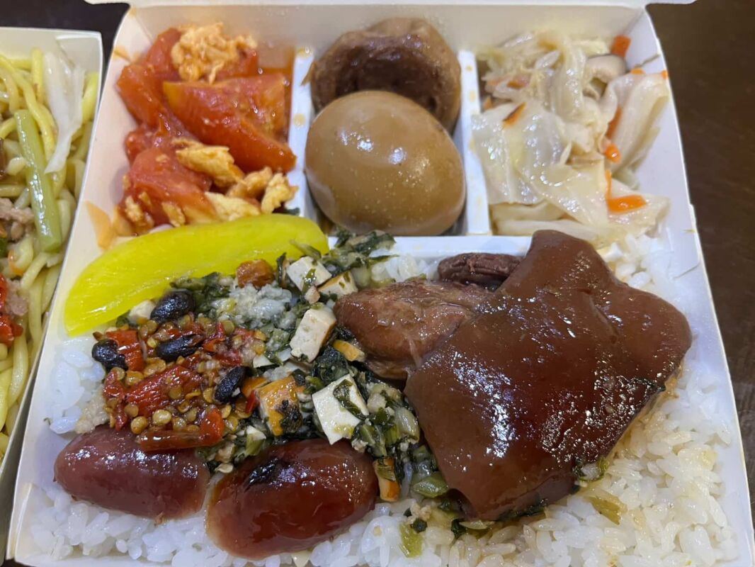 阿華炒麵魯肉飯