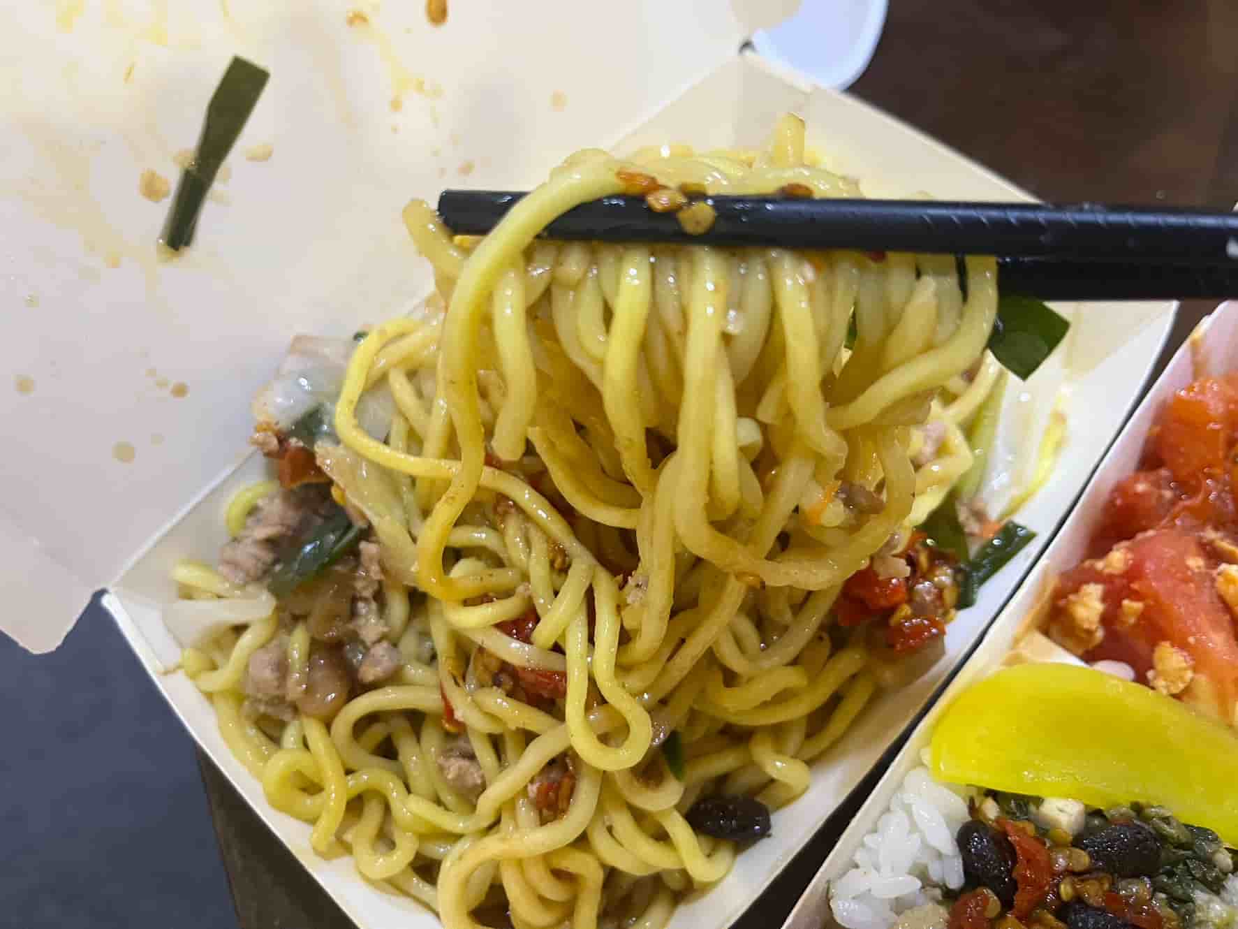 阿華炒麵魯肉飯
