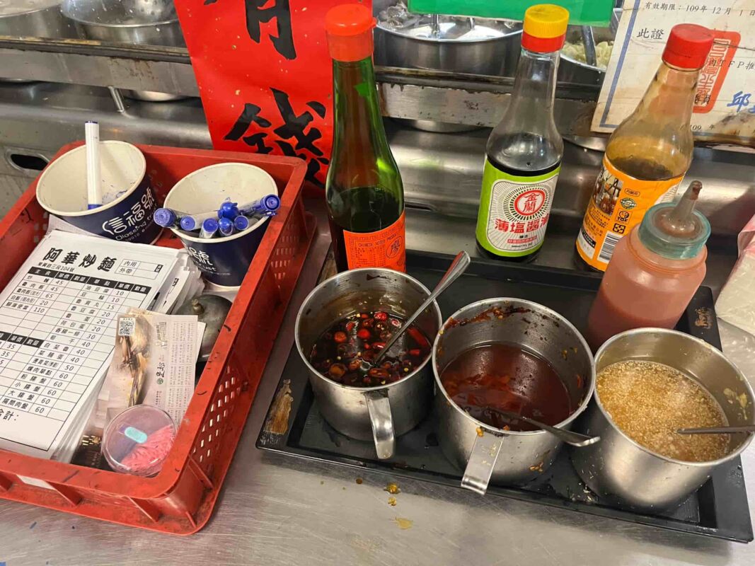 阿華炒麵魯肉飯