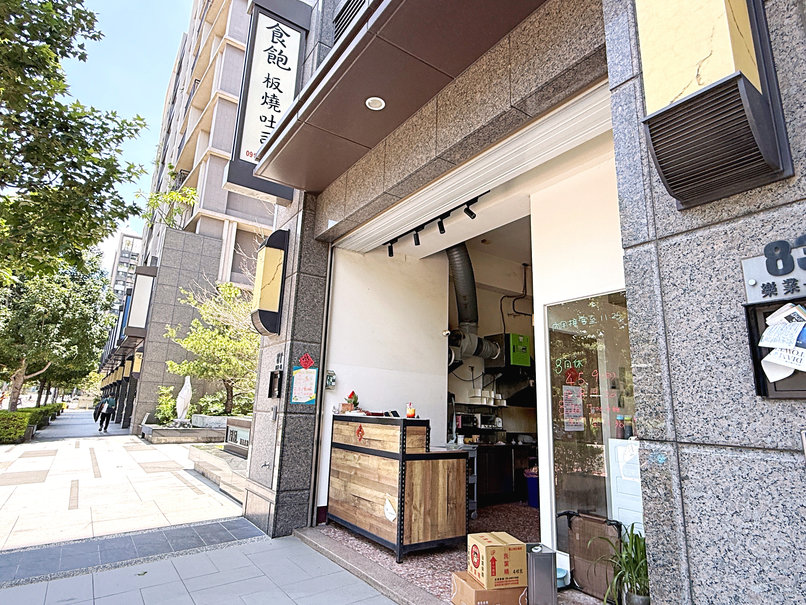 台中東區早餐推薦,食飽板燒吐司,大份量酥皮蛋餅,現點現做的高CP值美味早餐 2 2026 08 31 013521