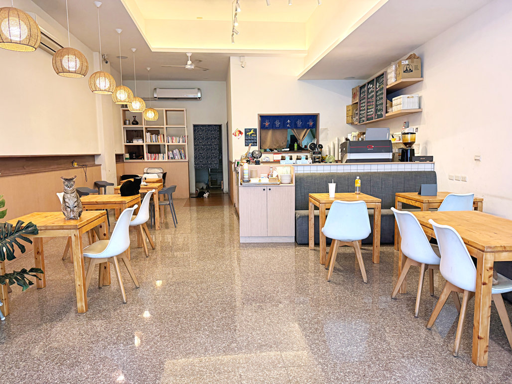 后里人氣早餐春坂,超萌店貓陪吃的療癒系小店,必點濃郁唐揚雞咖哩 3 2026 08 31 015719