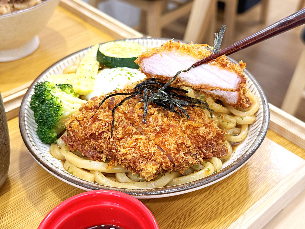 台中大里辻牧手作丼飯,丼飯滿滿牛肉,裡面還藏一顆滷蛋 8 2026 08 31 023108