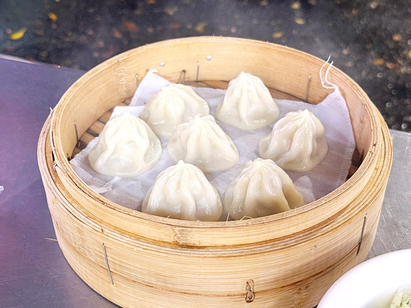台中忠孝路夜市美食,老字號手工小籠包、鍋貼,皮薄多汁晚來吃不到 5 2026 08 31 134655